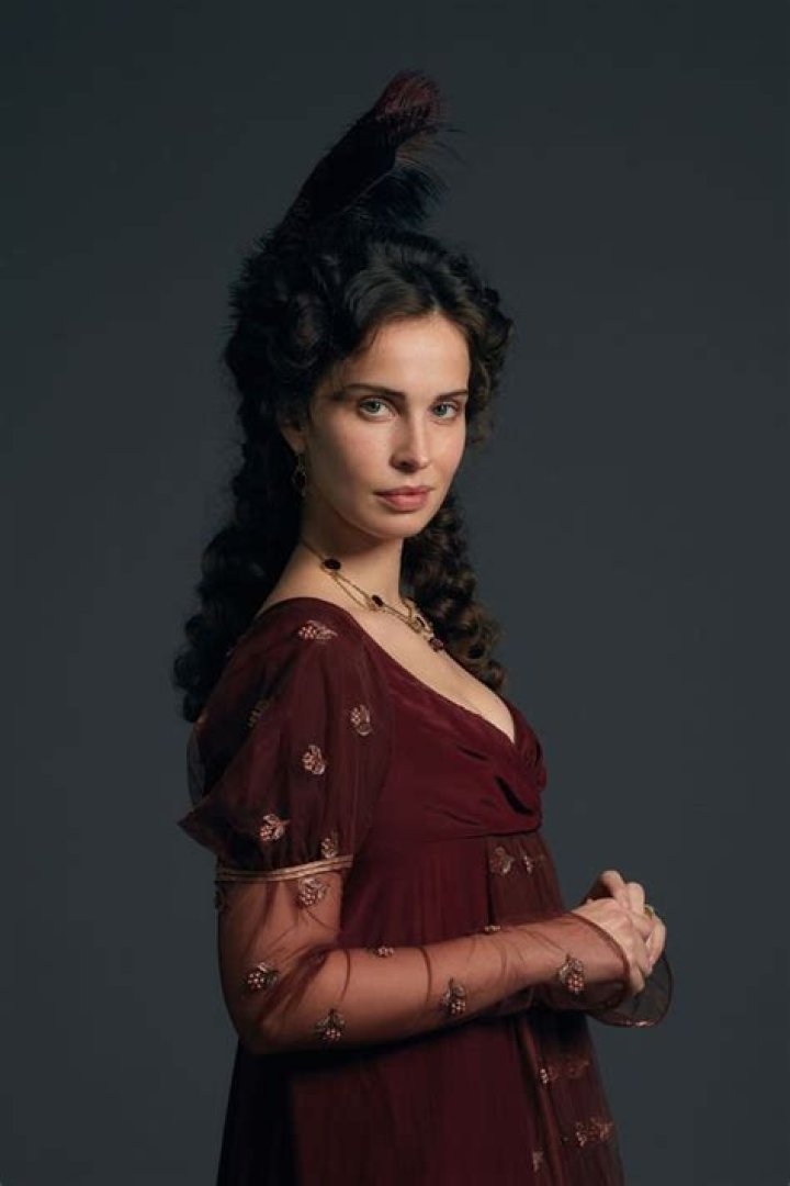 Who does Elizabeth end up with in Poldark?