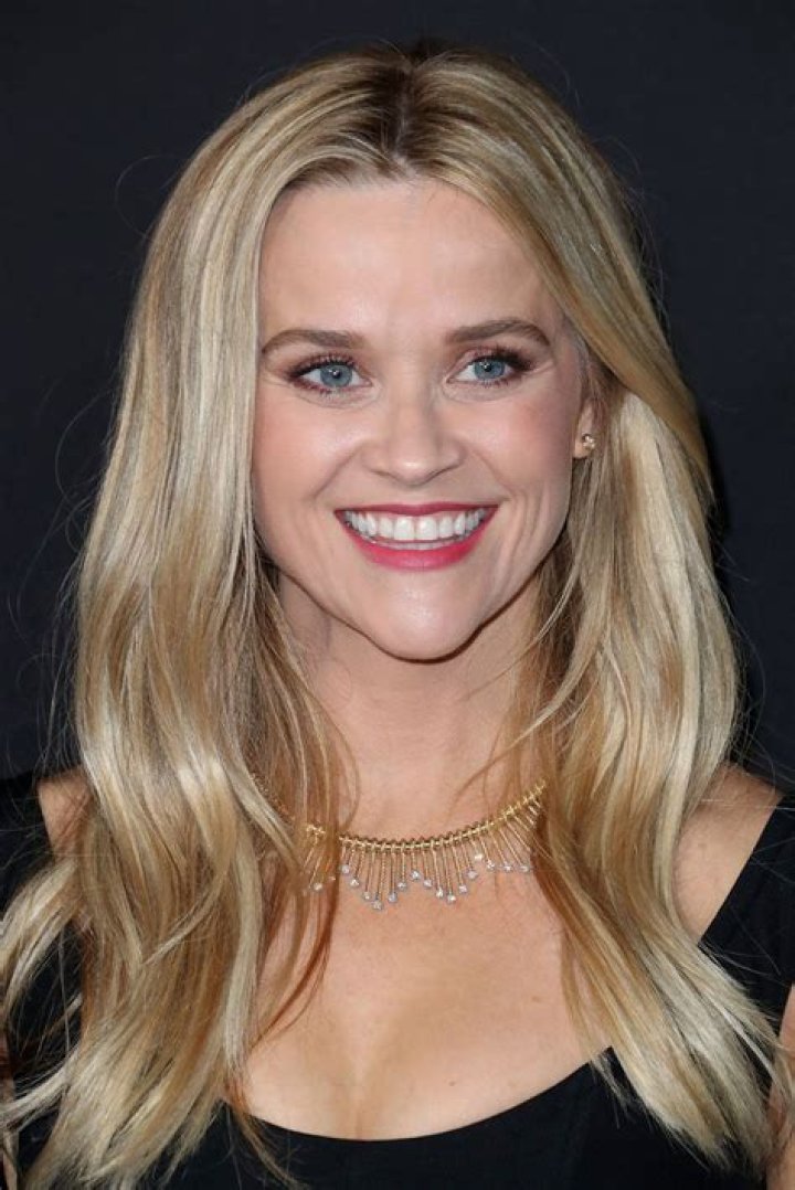 Who does Reese Witherspoon's hair?
