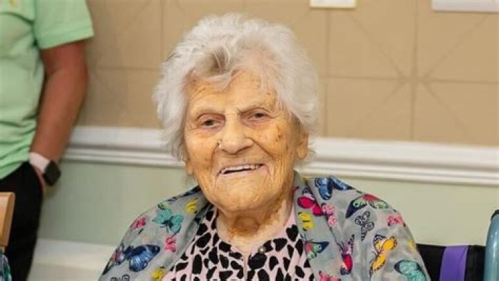 Who is the oldest person to do the splits?