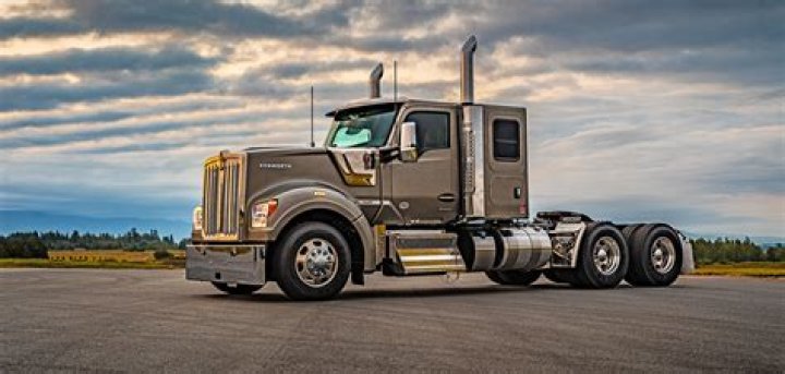 Who makes Kenworth?