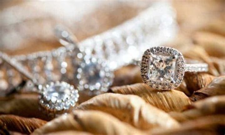 Who should not wear diamonds?