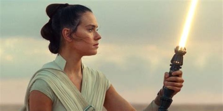 Whose lightsaber is Rey holding at the end?