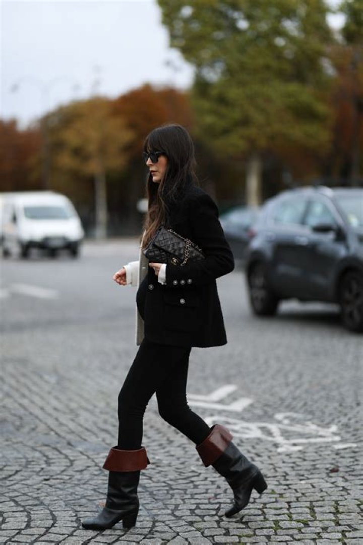 Why are black leggings so popular?