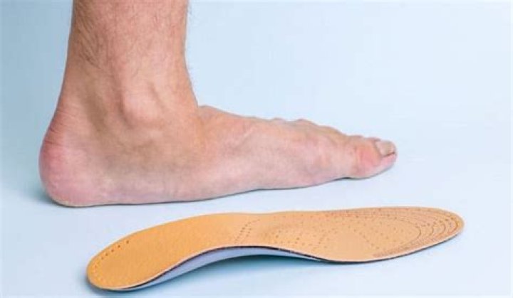Why can't flat feet serve in military?
