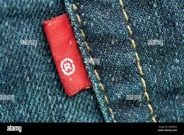 Why do some Levis have a blank red tag?