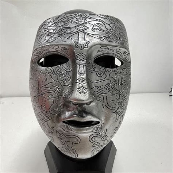 Why does zechs wear a mask?