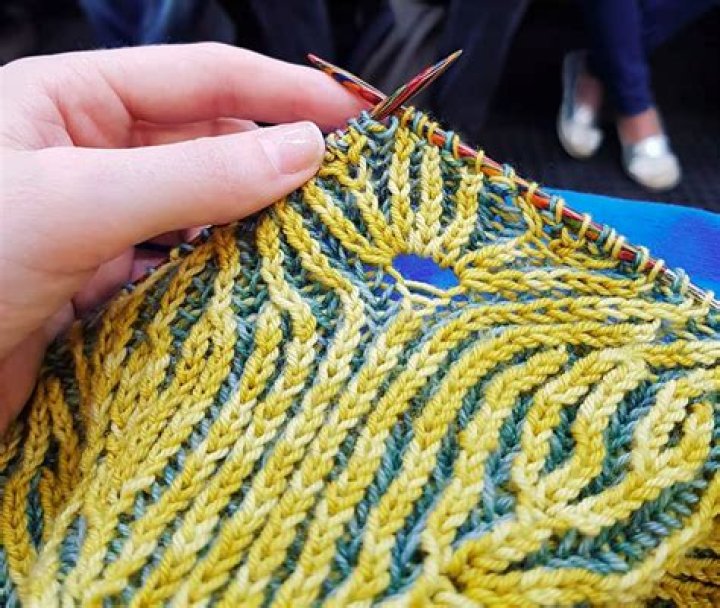 Why is brioche knitting so difficult?